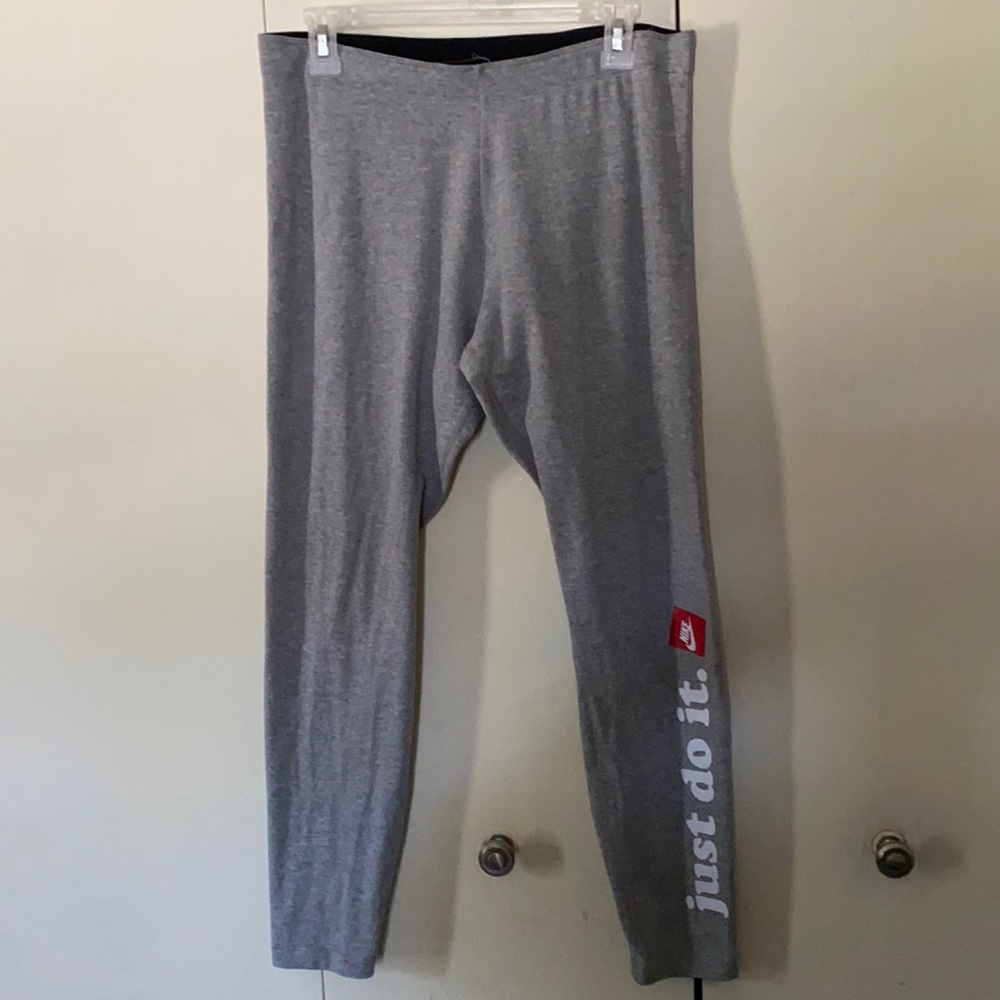 Women’s Nike leggings XL with logo on leg